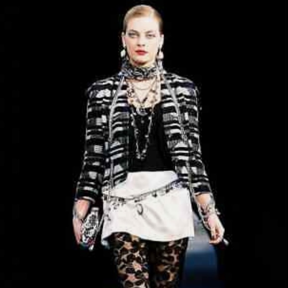 CHANEL Karl Lagerfeld Tweed Jacket with CC Logo Gunmetal & Pearl Chains. EU 40 - Picture 12 of 13